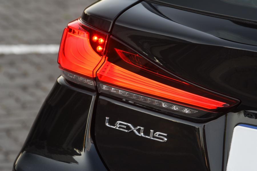 Детали экстерьера Lexus CT200h 2018 года  (ZA) (фото 34 из 40)
